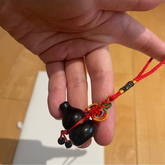Black gourd phone/purse charm - Picture 3 of 5